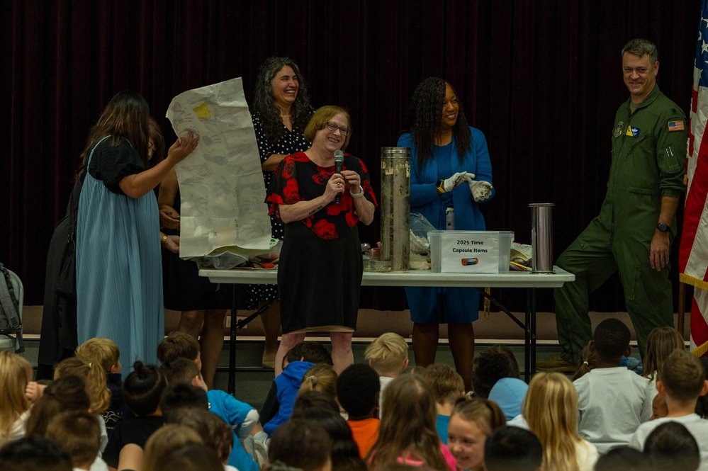 Mendel Elementary Alumni open 25-year-old time capsule