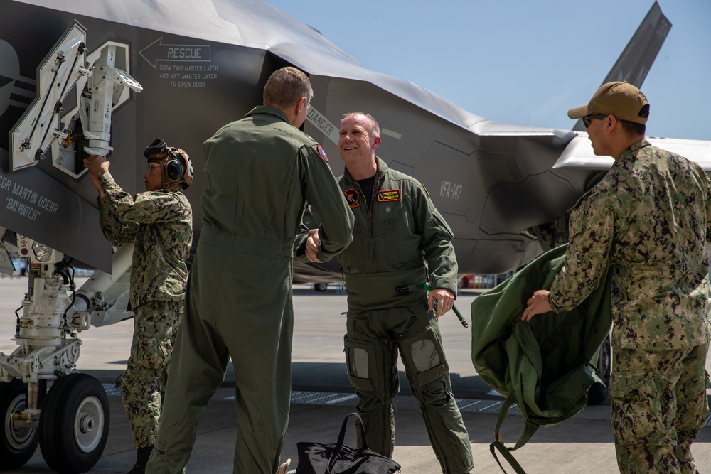 Strike Fighter Squadron (VFA) 147 holds change of command in Iwakuni