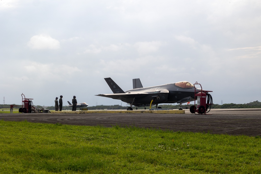 Marines refuel F-35A on MCAS Futenma
