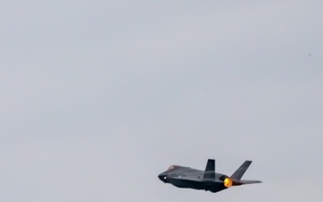 Marines refuel F-35A on MCAS Futenma