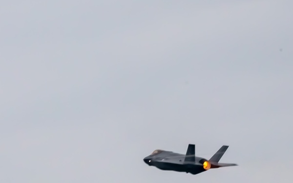 Marines refuel F-35A on MCAS Futenma