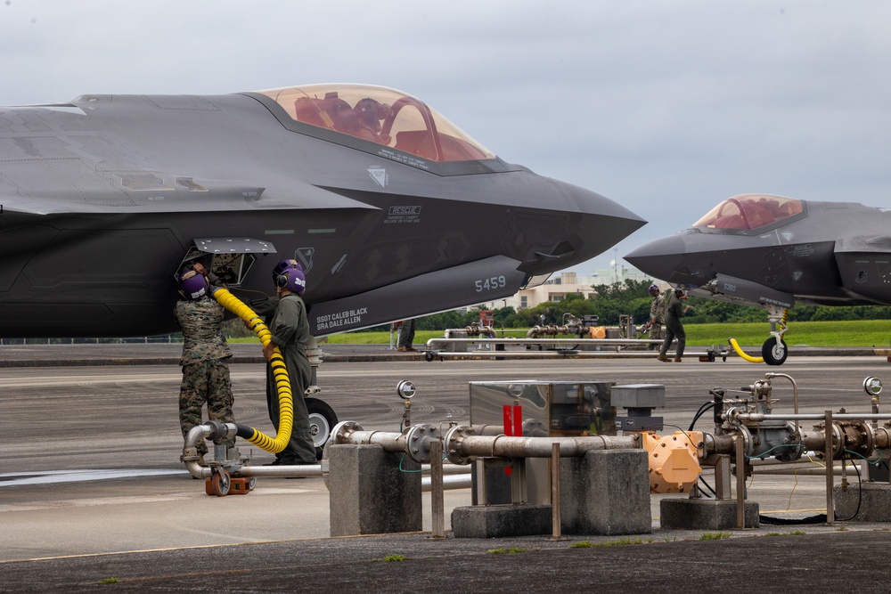 Marines refuel F-35A on MCAS Futenma