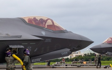 Marines refuel F-35A on MCAS Futenma