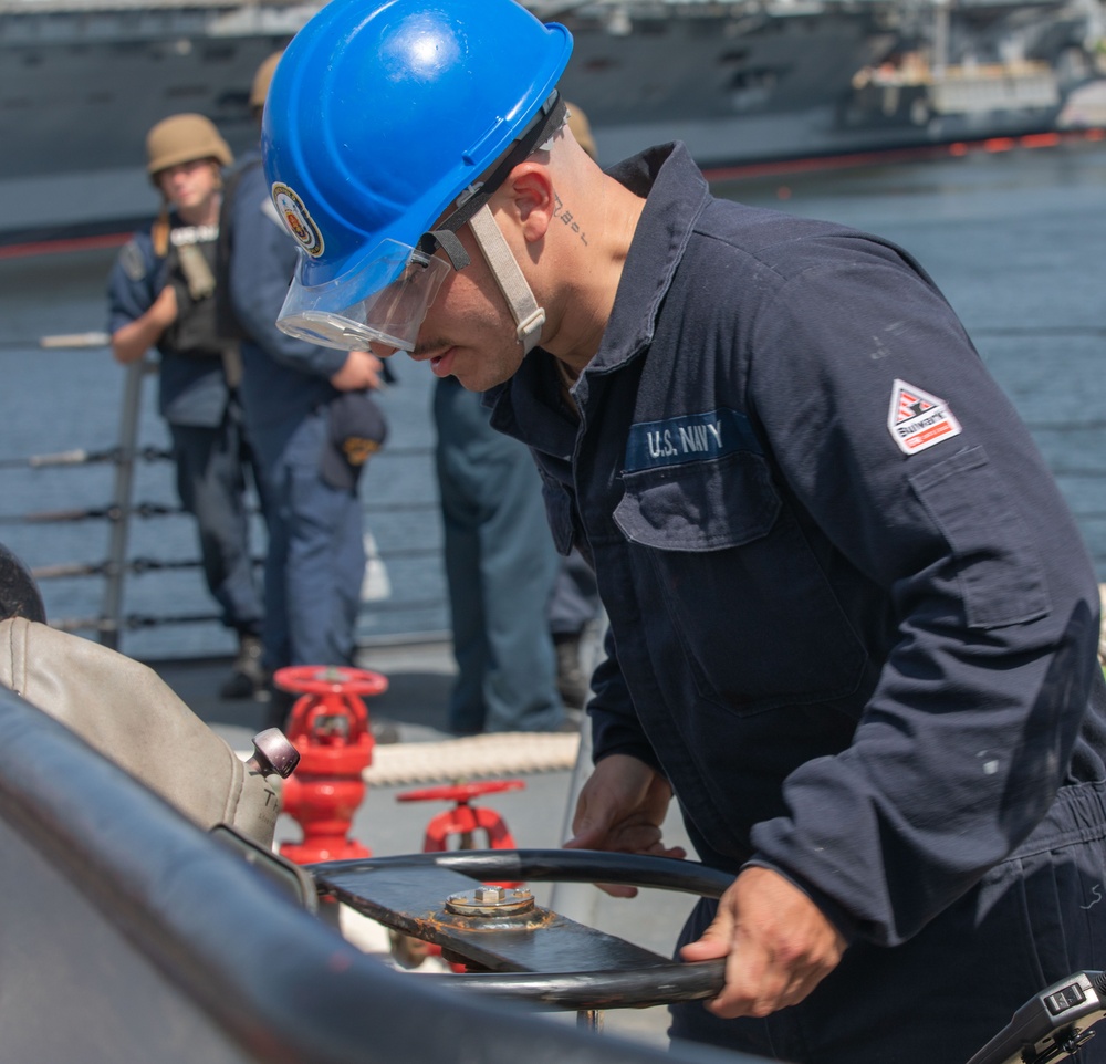 USS Benfold (DDG 65) begins patrol