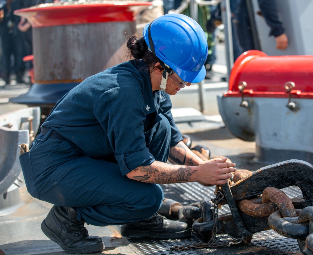 USS Benfold (DDG 65) begins patrol