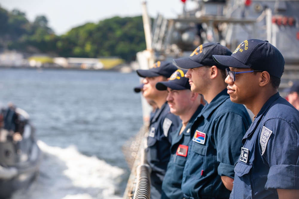 USS Benfold (DDG 65) begins patrol