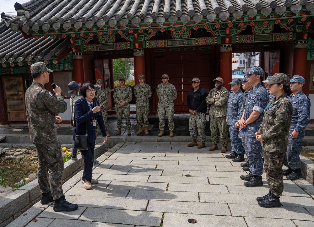 ROK, U.S. Sailors Attend Tour Honoring Korean Admiral Yi