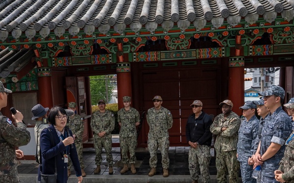 ROK, U.S. Sailors Attend Tour Honoring Korean Admiral Yi