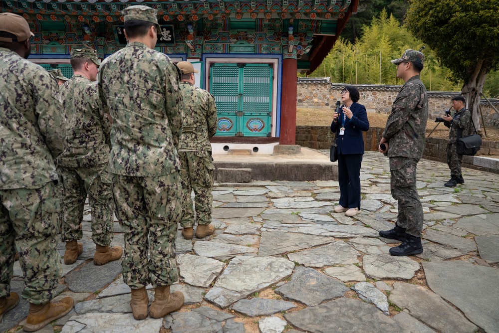 ROK, U.S. Sailors Attend Tour Honoring Korean Admiral Yi