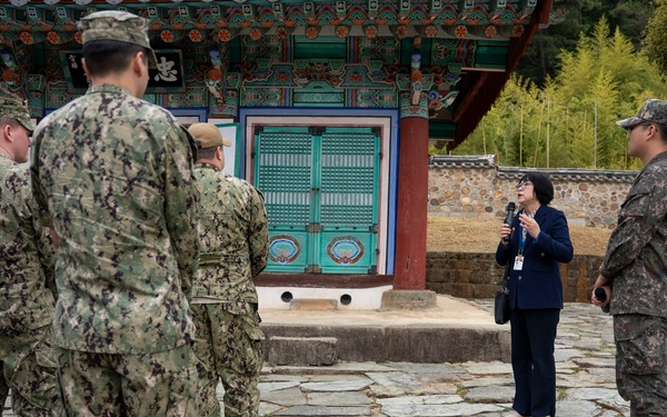 ROK, U.S. Sailors Attend Tour Honoring Korean Admiral Yi