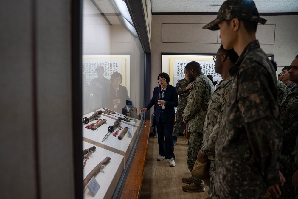 ROK, U.S. Sailors Attend Tour Honoring Korean Admiral Yi