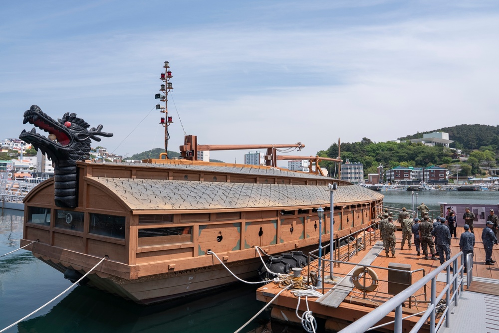 ROK, U.S. Sailors Attend Tour Honoring Korean Admiral Yi