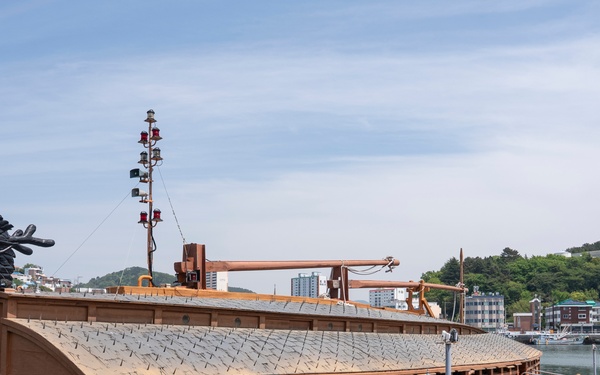 ROK, U.S. Sailors Attend Tour Honoring Korean Admiral Yi