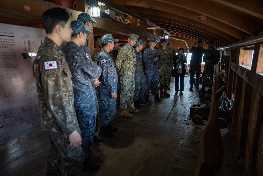 ROK, U.S. Sailors Attend Tour Honoring Korean Admiral Yi