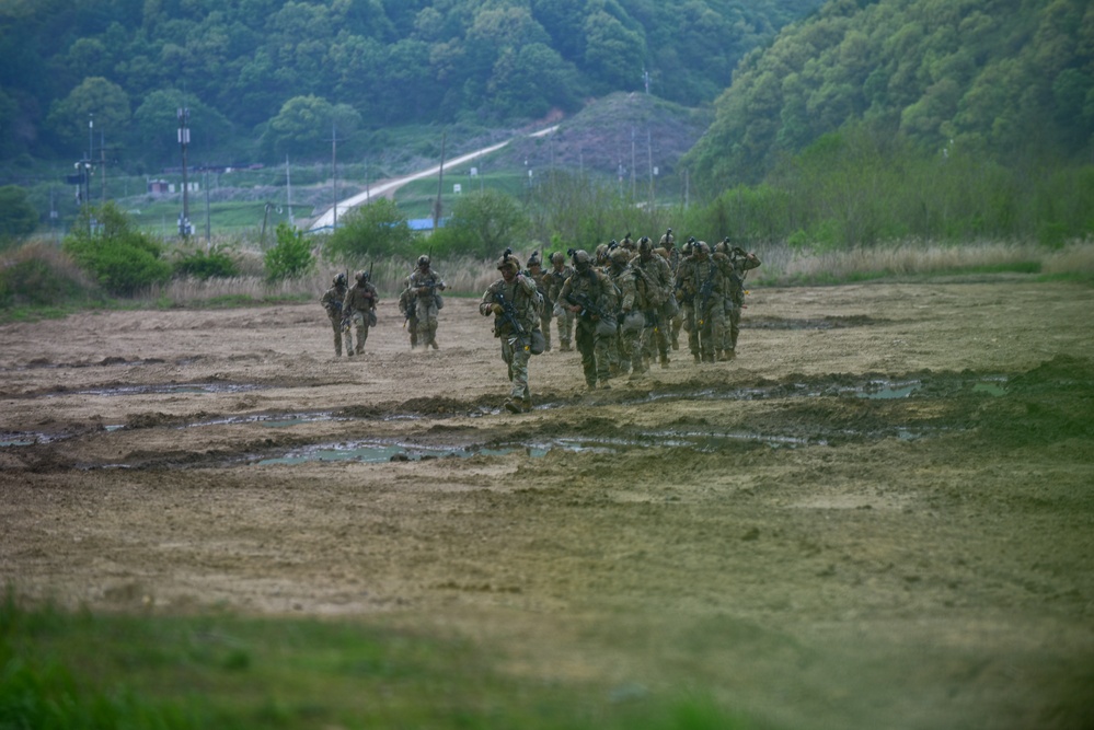 1st Battalion, 2nd Stryker Brigade Combat Team conducts Air Assault Operations