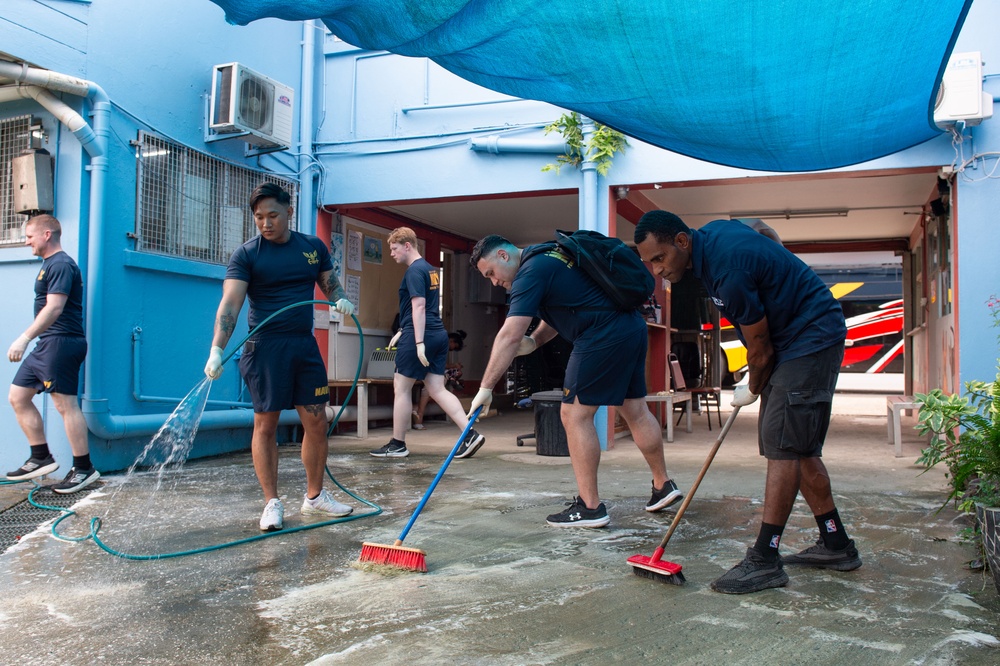 Blue Ridge Sailors volunteer at an animal shelter