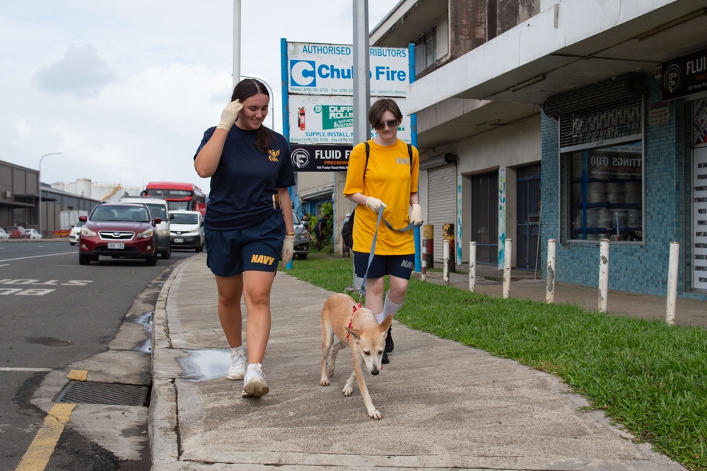 Blue Ridge Sailors volunteer at an animal shelter
