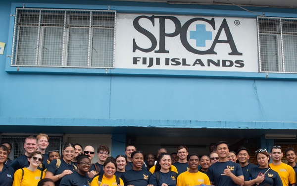 Blue Ridge Sailors volunteer at an animal shelter