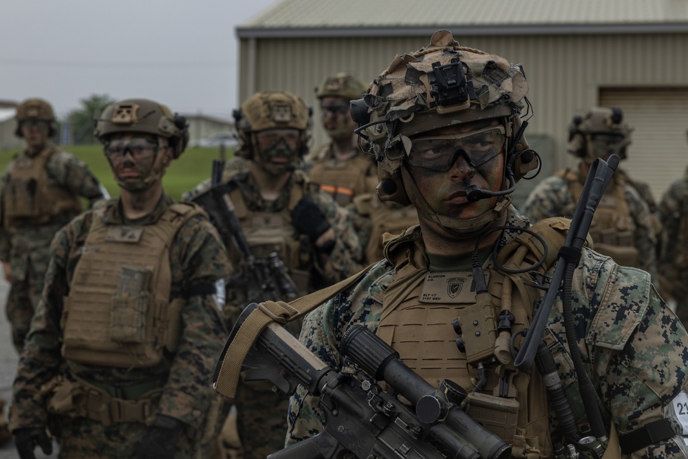 31st MEU conducts Helicopter Raid during MEUEX