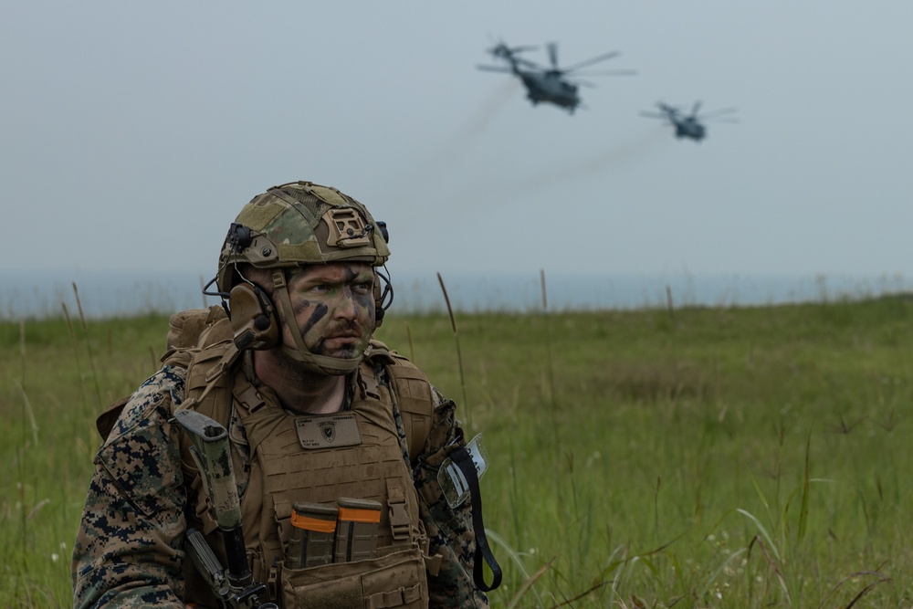 31st MEU conducts Helicopter Raid during MEUEX