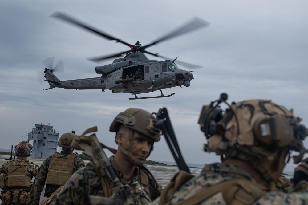 31st MEU conducts Helicopter Raid during MEUEX