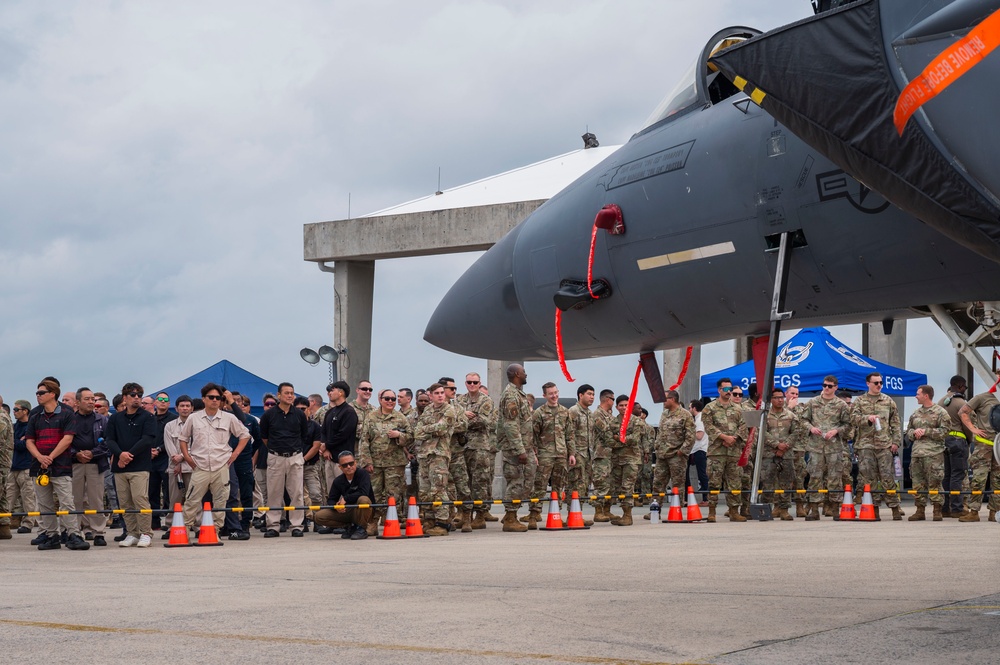18th MXG hosts quarterly load competition