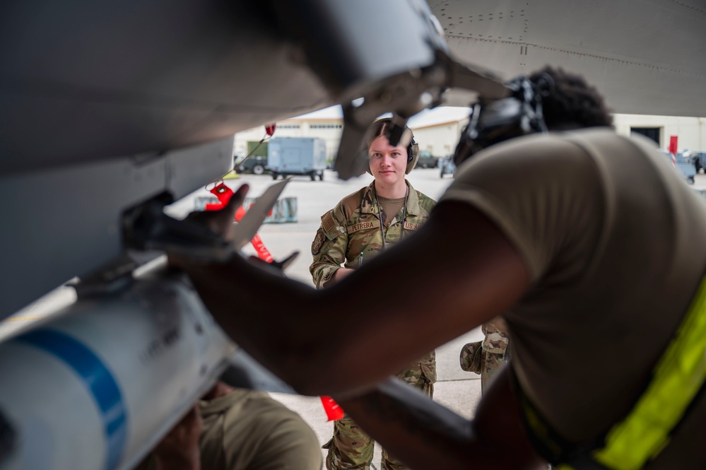 18th MXG hosts quarterly load competition