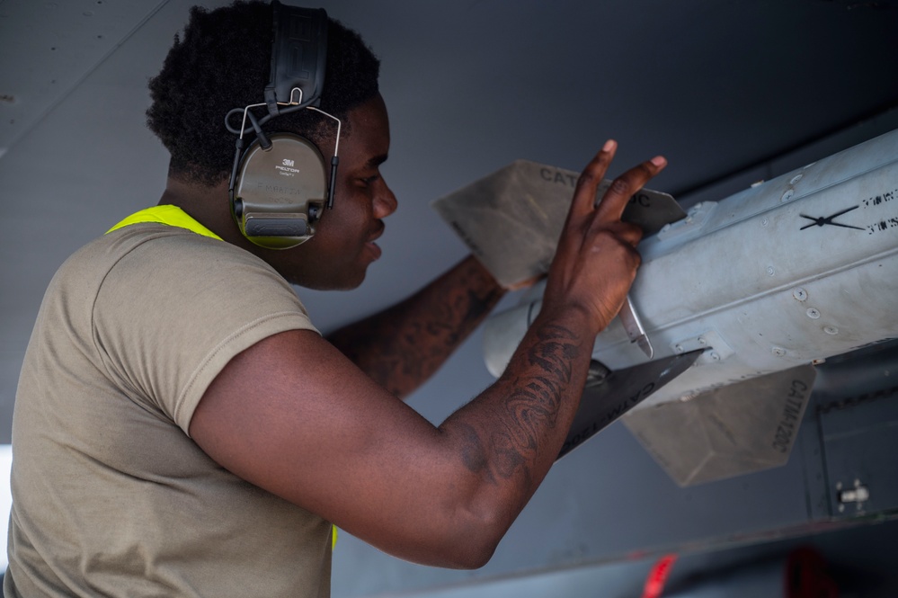 18th MXG hosts quarterly load competition