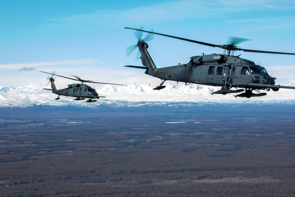 U.S. military conducts aerial refueling during Kodiak Mace 25