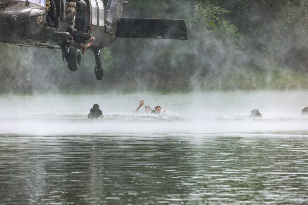 Balikatan 25: JOTC Completes HELOCAST Insertion Training