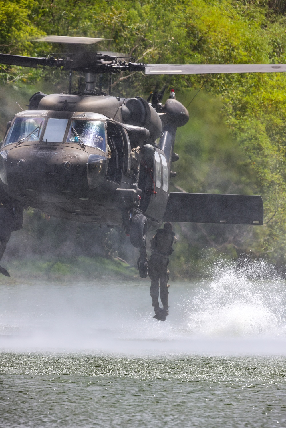 Balikatan 25: JOTC Completes HELOCAST Insertion Training