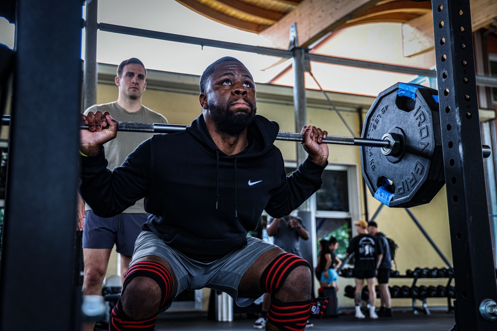 Vicenza BOSS holds weightlifting competition to build community