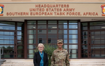 US Army senior advisor Sandy Long visits SETAF-AF