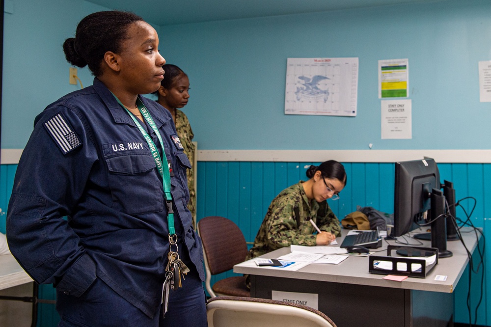 USS John C. Stennis (CVN 74) Sailor lectures during school of ship