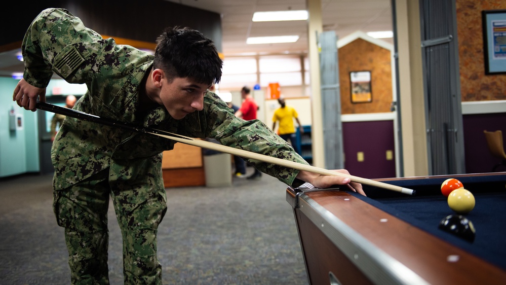 Sailors assigned to USS John C. Stennis plays pool
