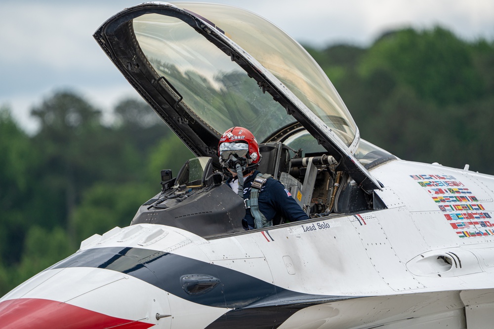 USAF Thunderbirds fly in Wings Over Wayne Airshow