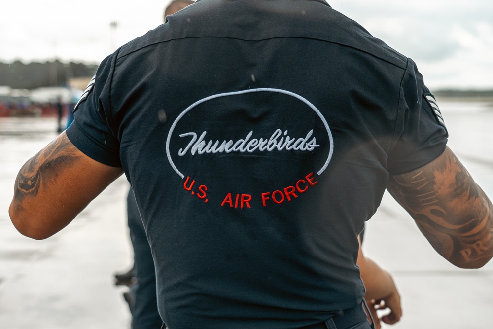 USAF Thunderbirds fly in Wings Over Wayne Airshow