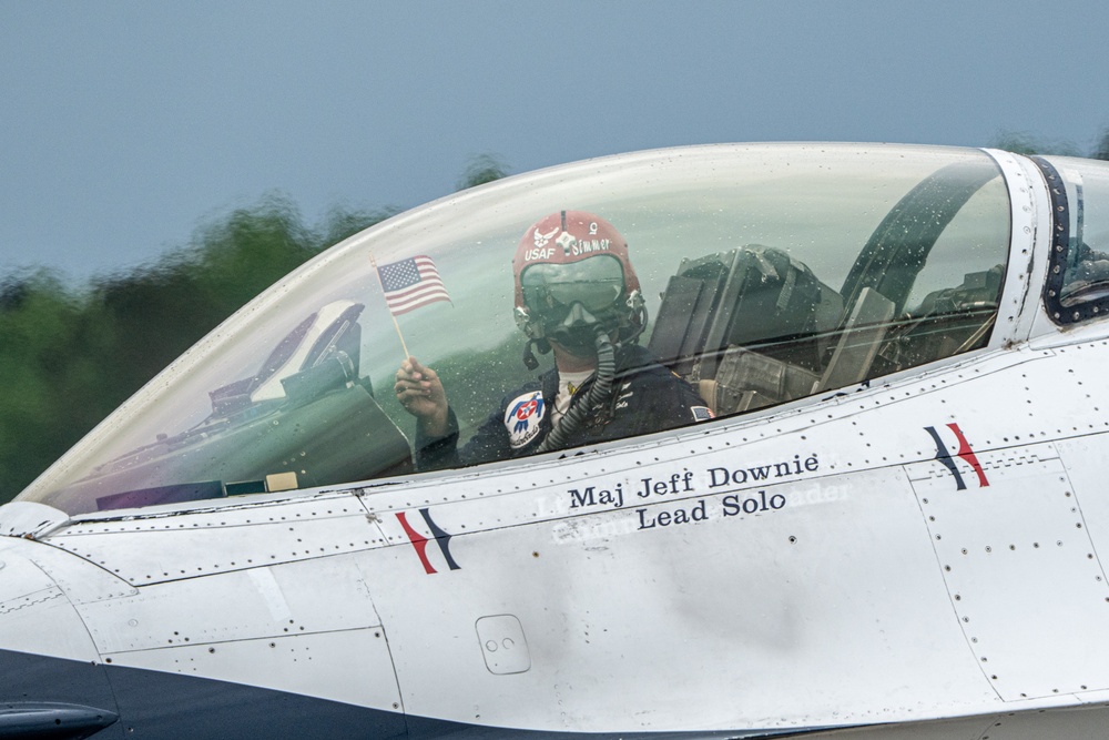 USAF Thunderbirds fly in Wings Over Wayne Airshow
