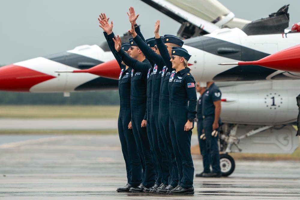 USAF Thunderbirds fly in Wings Over Wayne Airshow