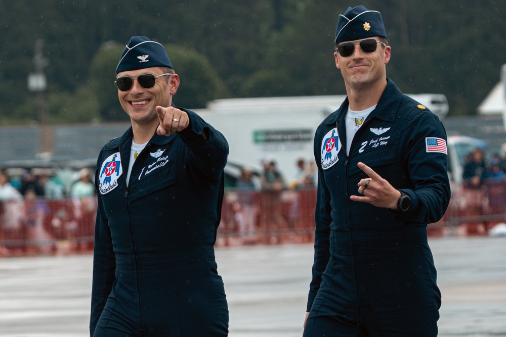 USAF Thunderbirds fly in Wings Over Wayne Airshow