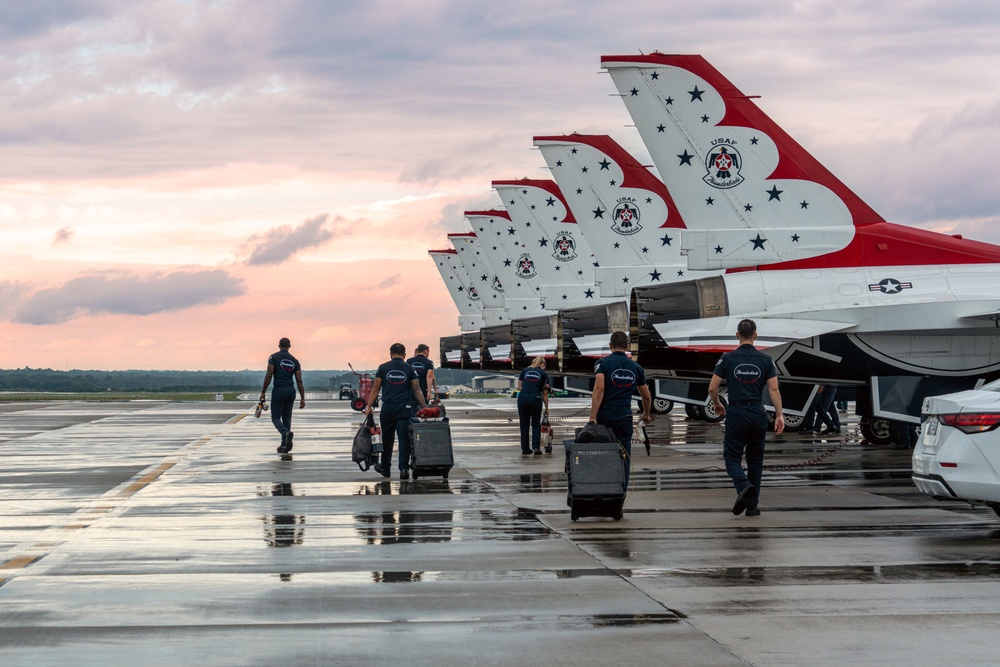 USAF Thunderbirds fly in Wings Over Wayne Airshow