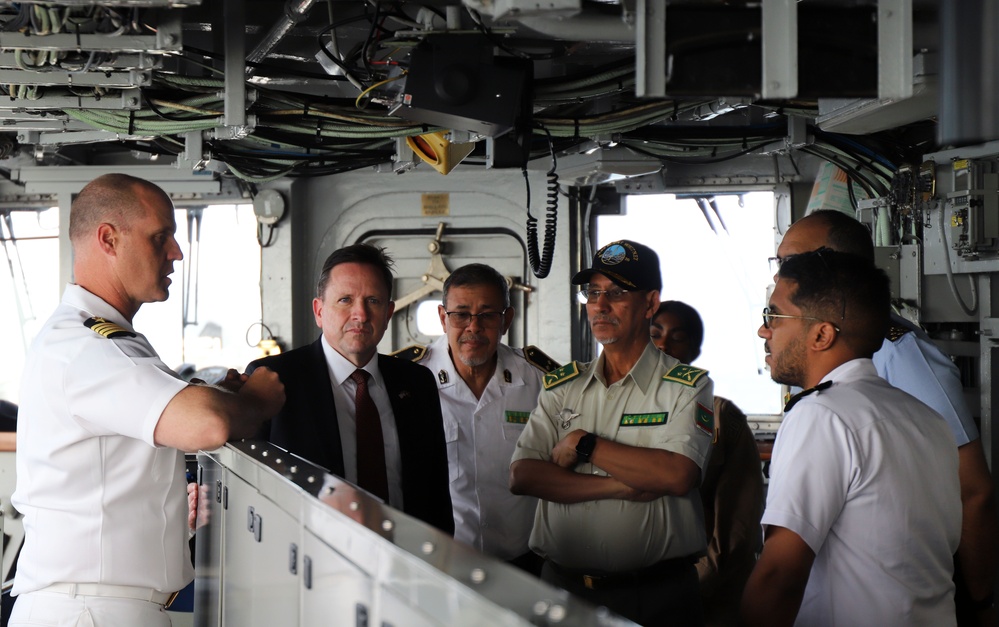 USS Mount Whitney Hosts Mauritanian Official and U.S. Charge d’ Affaires to Mauritania