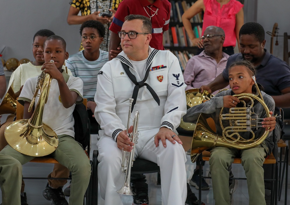 Obangame Express 25 Navy Band Performs with Local Students