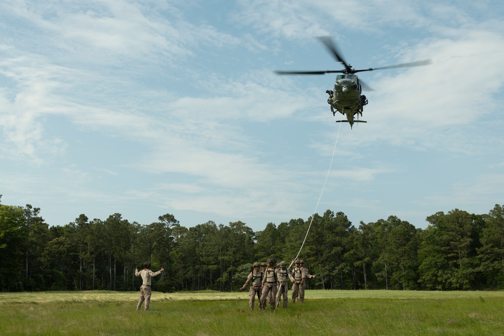 U.S. Marines with HMLA-269 and 2nd Recon conduct SPIE training