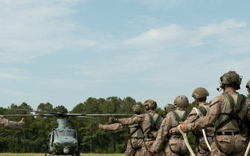 U.S. Marines with HMLA-269 and 2nd Recon conduct SPIE training