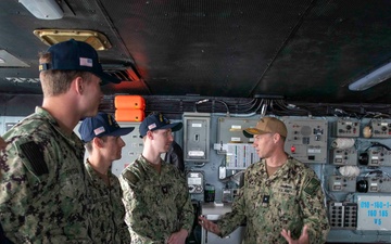 Commander, Carrier Strike Group 3, tours Abraham Lincoln