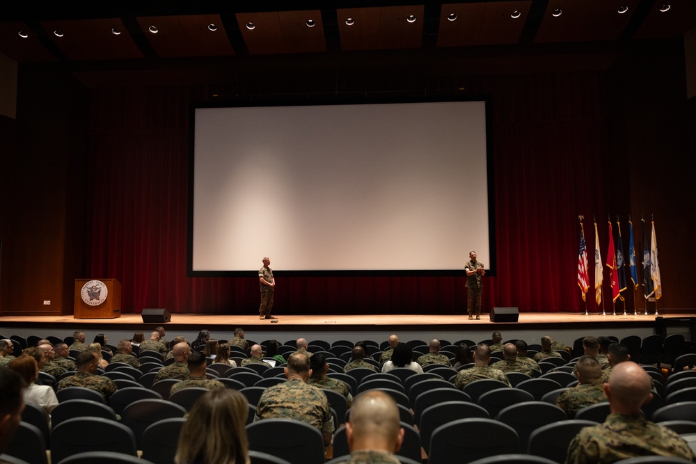 Commandant, Sgt Maj of the Marine Corps, Gen. Eric Smith and Sgt. Maj. Carlos Ruiz visit Marine Corps University