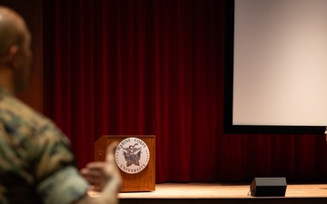 Commandant, Sgt Maj of the Marine Corps, Gen. Eric Smith and Sgt. Maj. Carlos Ruiz visit Marine Corps University