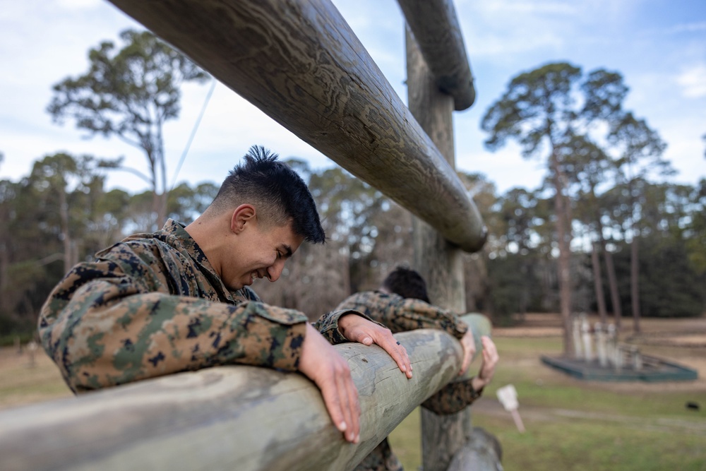 Corporals Course runs the Confidence Course
