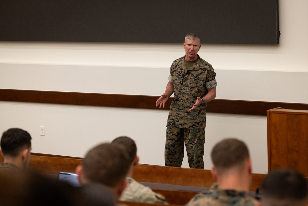 Commandant, Gen. Eric Smith, visits Command and Staff College &amp; School of Advanced Warfighting